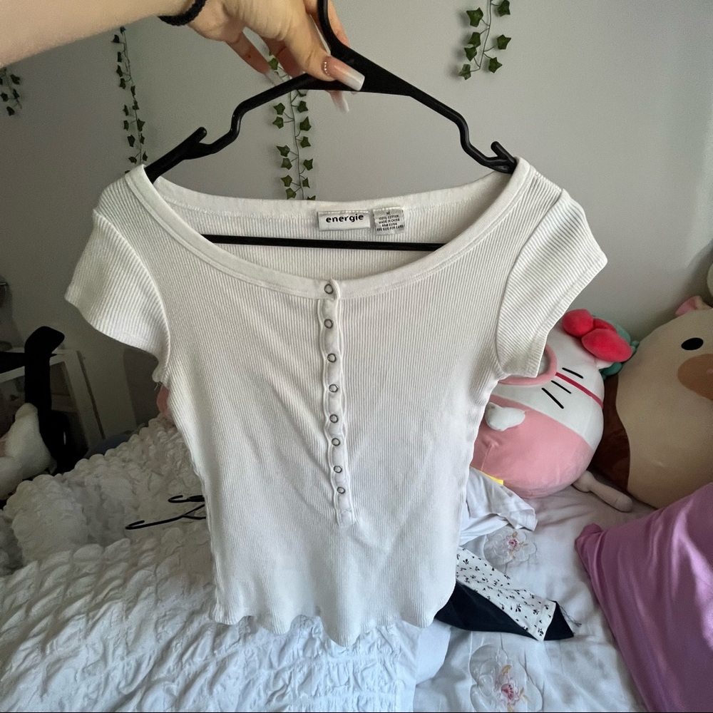 simple white tee